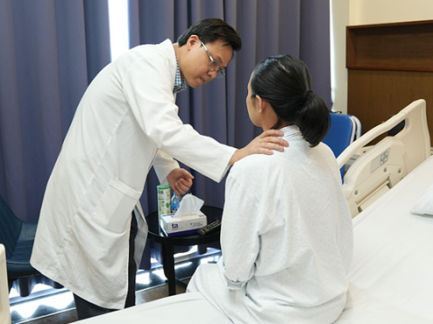 Người cao tuổi suy giảm miễn dịch do lạm dụng corticoid