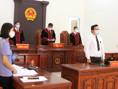 PHIÊN TÒA SƠ THẨM GIẢI QUYẾT VỤ ÁN LAO ĐỘNG DIỄN RA NHƯ THẾ NÀO?